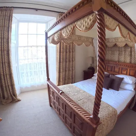 The Grove 3* فالموث