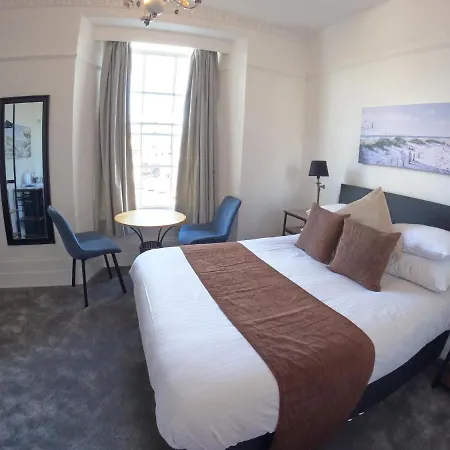 The Grove 3* Falmouth