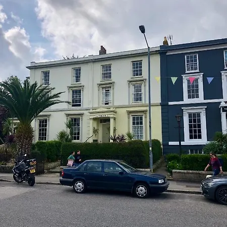 The Grove 3* Falmouth